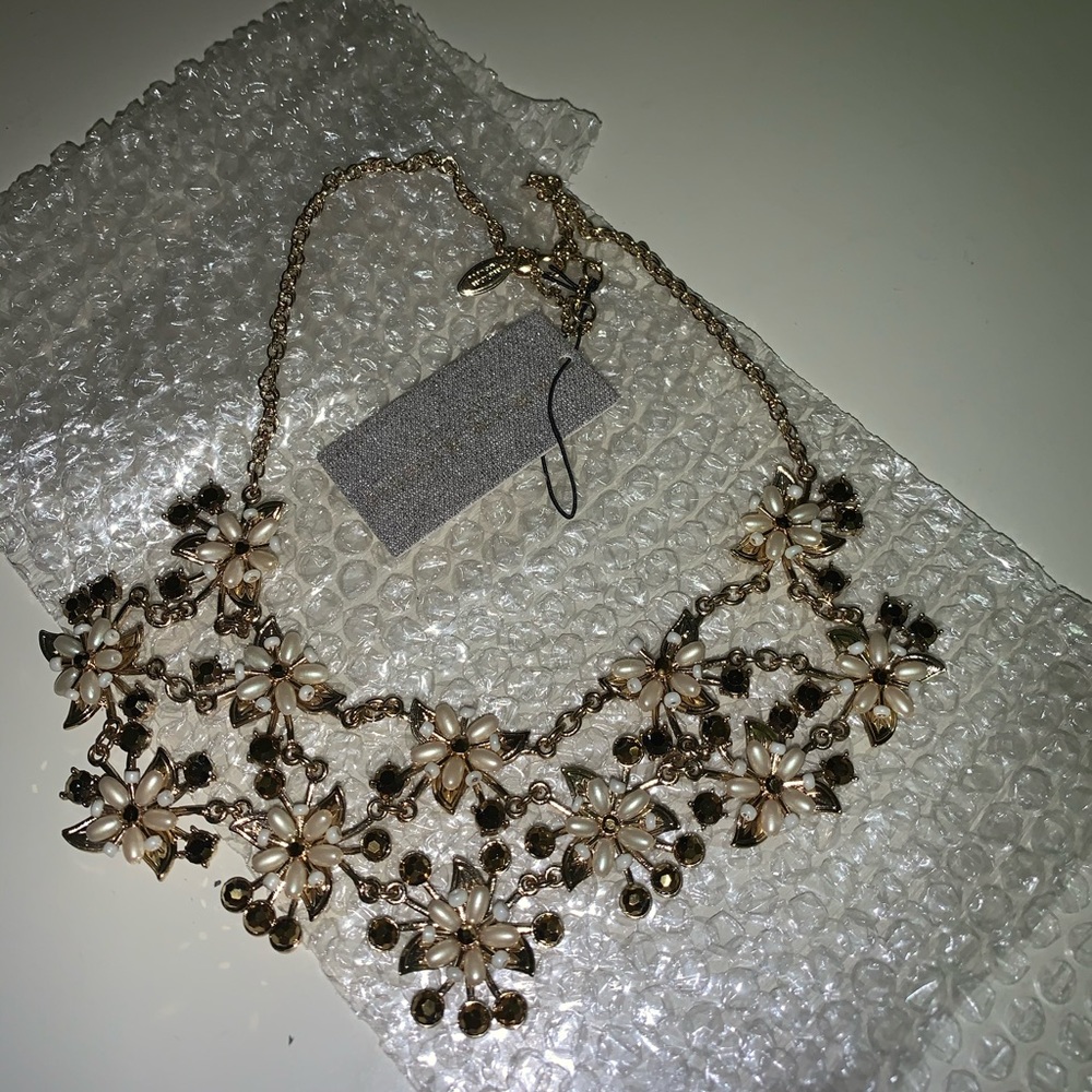 Flower bib necklace